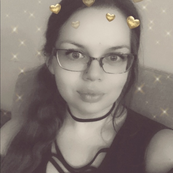 Meet your Posher, Lauren - Picture 2 of 6